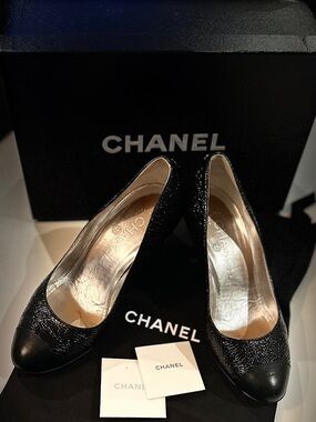 CHANEL Black distressed Leather Cap Toe Heels
